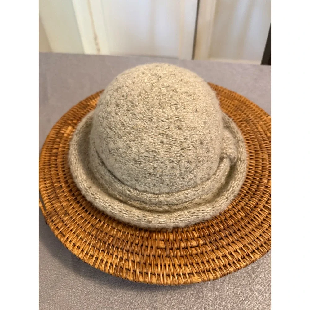Vintage Gimbels Made in Italy Mohair Blend Cloche Hat Beige Knit Rolled Brim